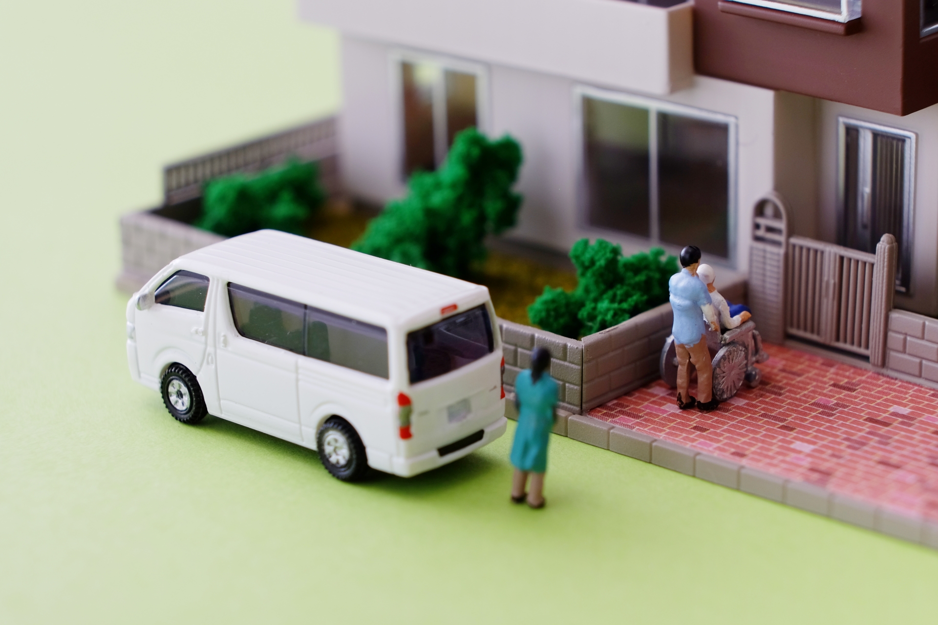 安心の短距離移動！お年寄りをサポートする交通手段
